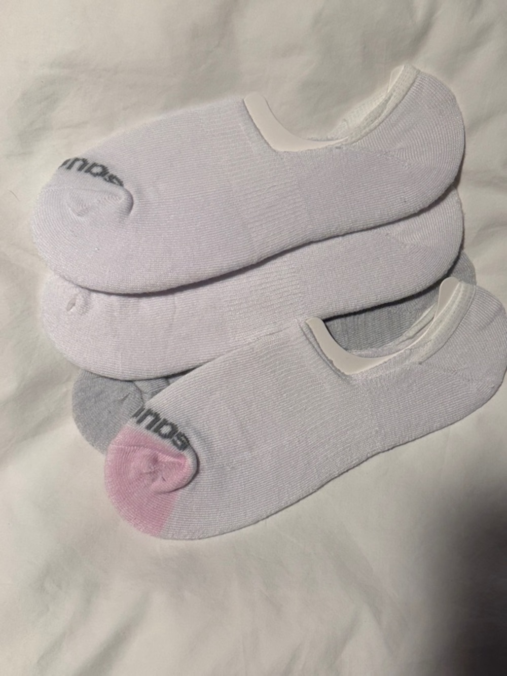 Saucony women’s no show 4 pack socks size L